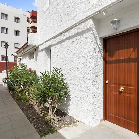 Golden Holidays, Heated Pool, Air Con, Internet, Parking *