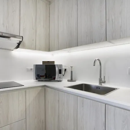 Golden Holidays, Heated Pool, Air Con, Internet, Parking Apartment