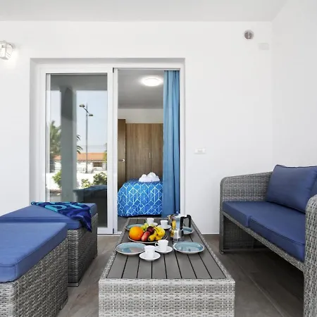 Golden Holidays, Heated Pool, Air Con, Internet, Parking Apartment