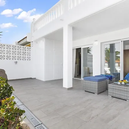 Golden Holidays, Heated Pool, Air Con, Internet, Parking 公寓