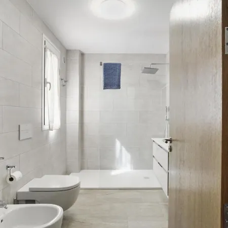 公寓 Golden Holidays, Heated Pool, Air Con, Internet, Parking 阿德耶