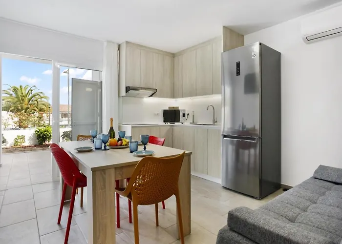 Apartamento Golden Holidays, Heated Pool, Air Con, Internet, Parking