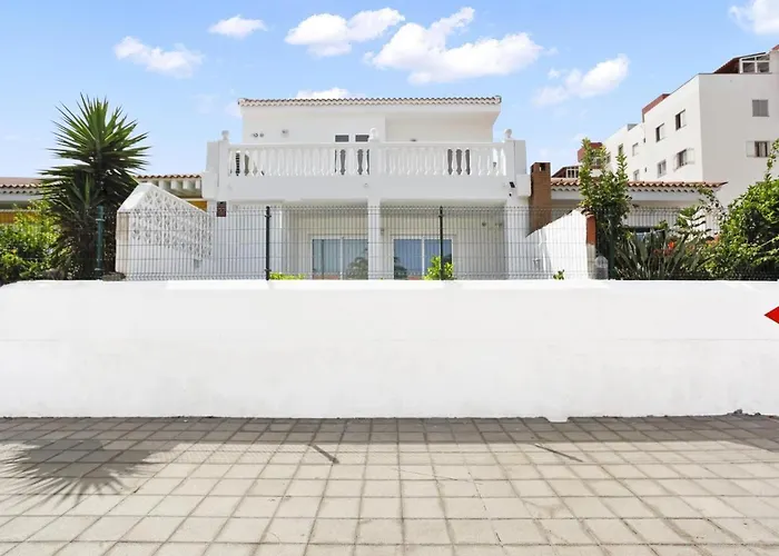 Golden Holidays, Heated Pool, Air Con, Internet, Parking Costa Adeje (Tenerife)