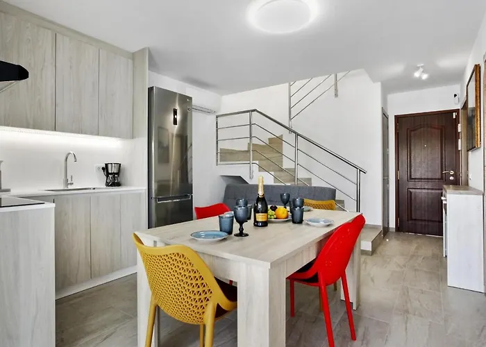 Apartamento Golden Holidays, Heated Pool, Air Con, Internet, Parking *