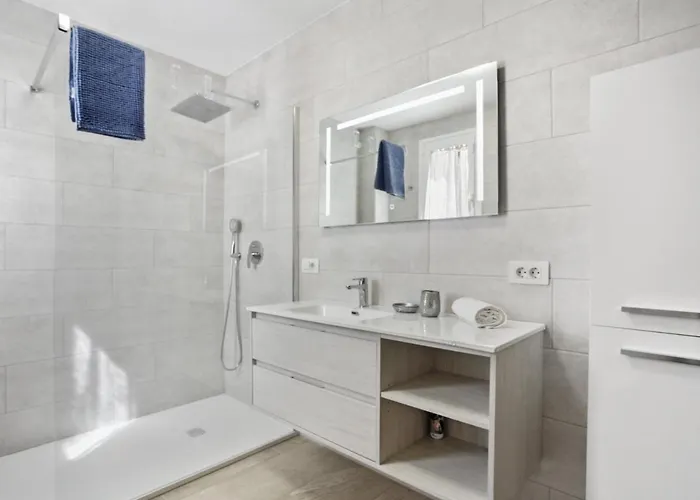 Golden Holidays, Heated Pool, Air Con, Internet, Parking Costa Adeje (Tenerife)