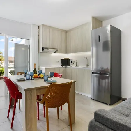 Διαμέρισμα Golden Holidays, Heated Pool, Air Con, Internet, Parking